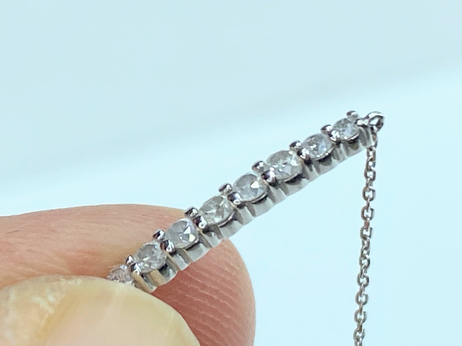 Platinum 0.2ct round brilliant diamond bar bracelet