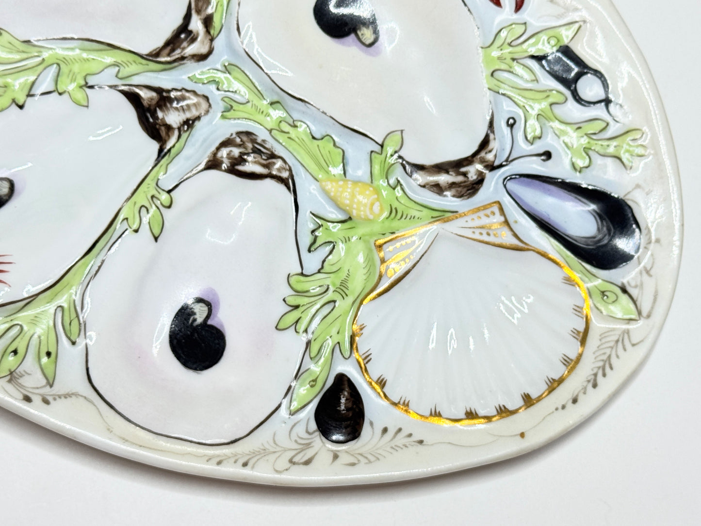 Antique UPW Oyster Plate with Soft Green Seaweed & Gilt Details c1800 A712