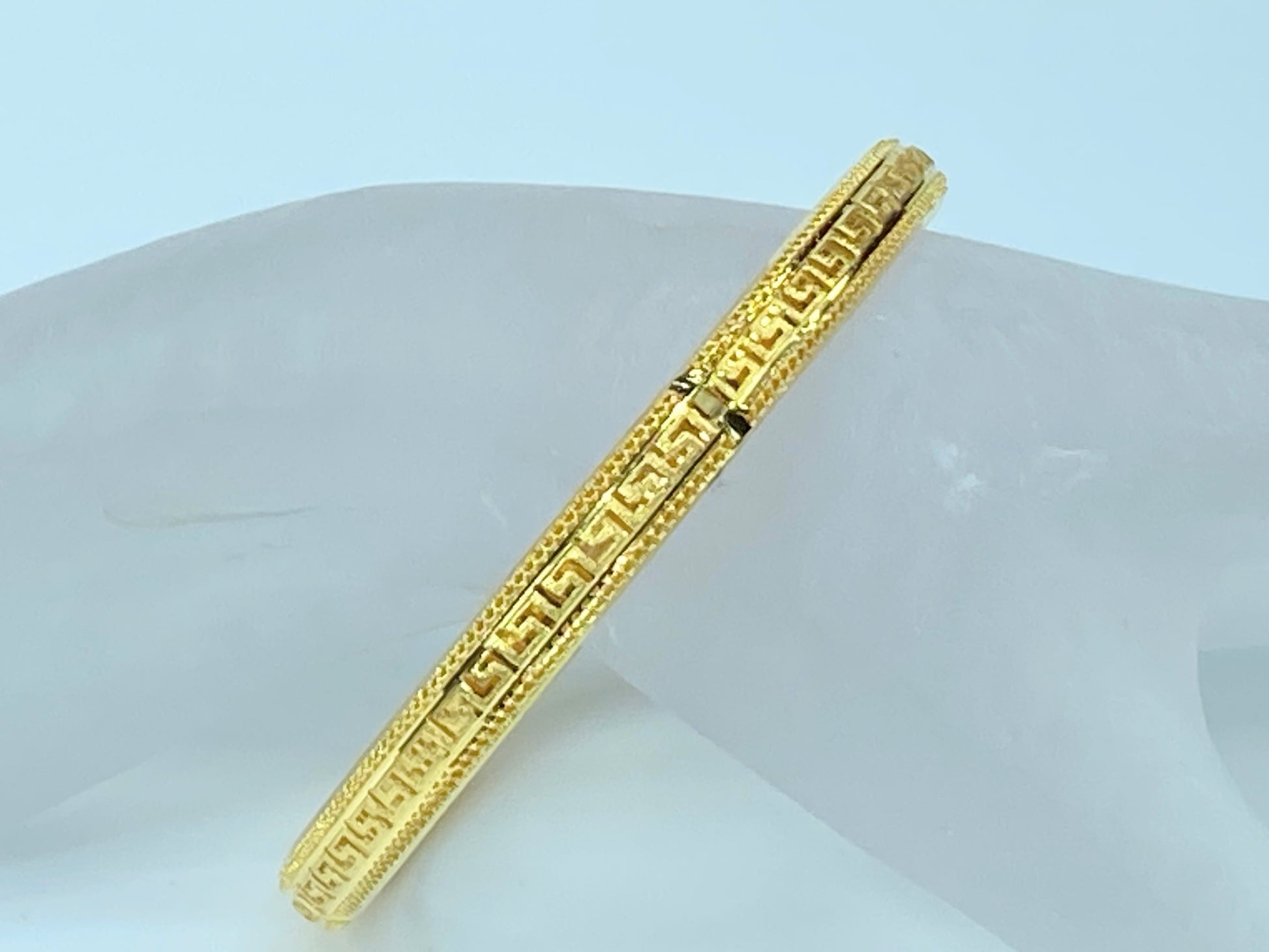 Greek Key design 6.5mm 22K yellow gold slip on bangle 9.8g 7.25"