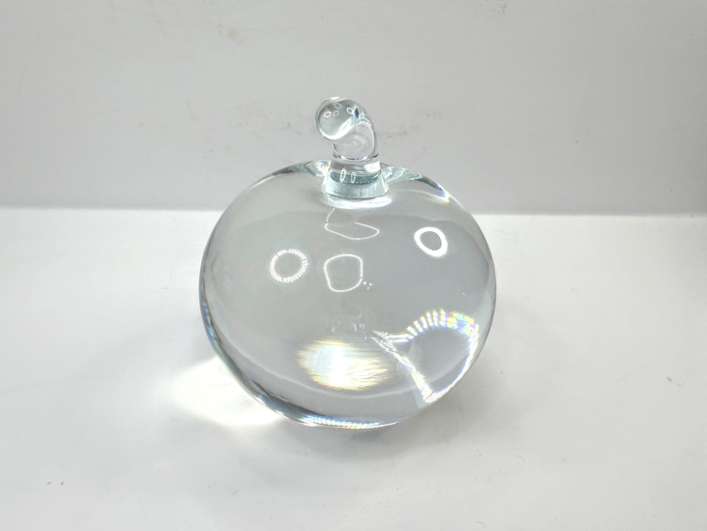 Signed Tiffany & Co. Crystal Apple Paperweight for New York City 1987 A1116