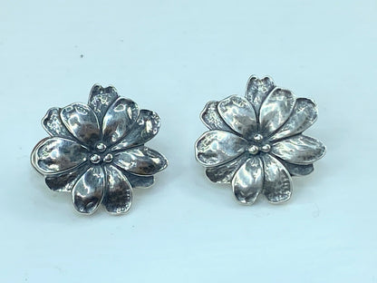 James Avery Retired Flower Earrings Post Omega Backs Classic Subtle Look JR589
