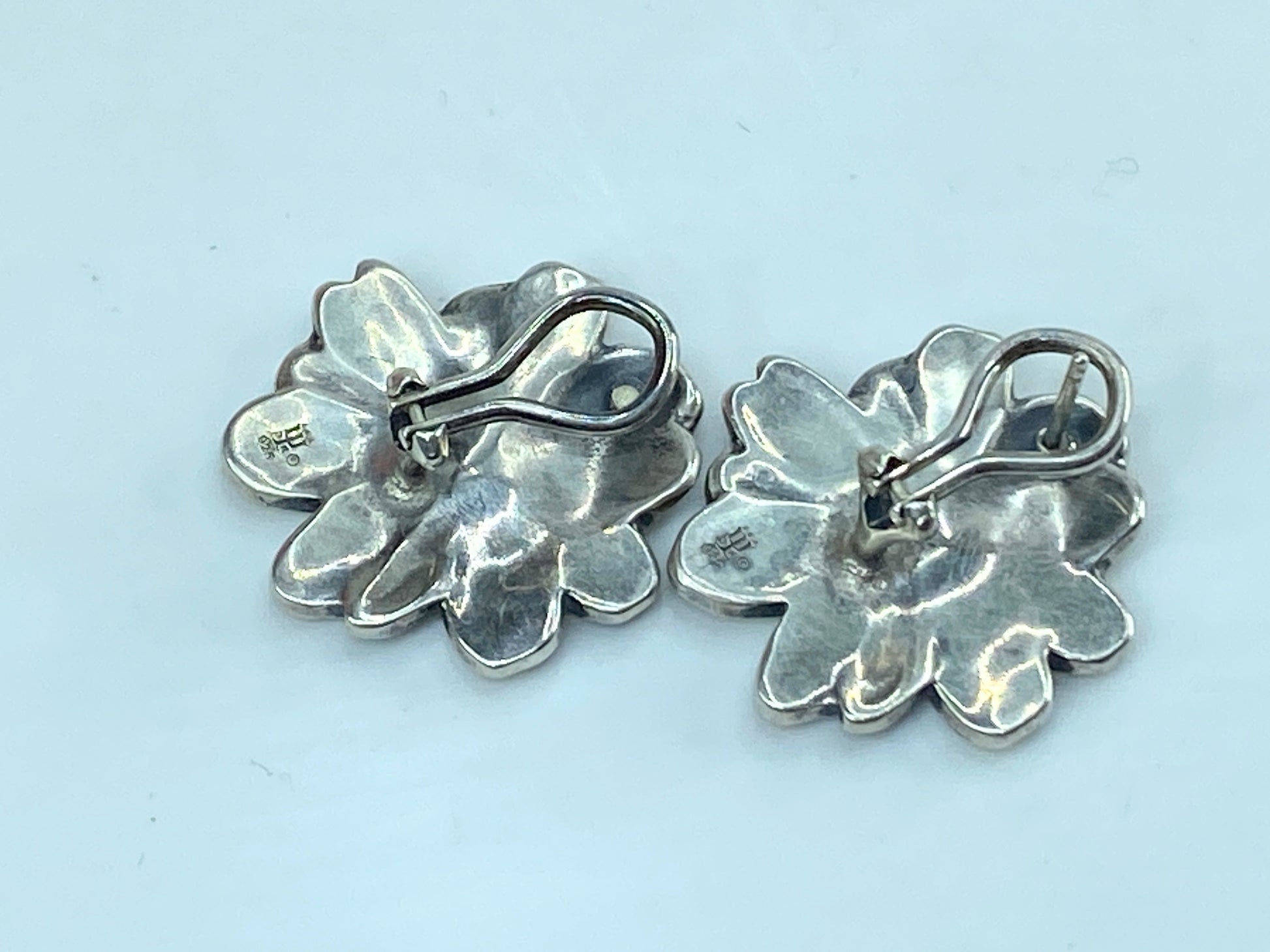 James Avery Retired Flower Earrings Post Omega Backs Classic Subtle Look JR589