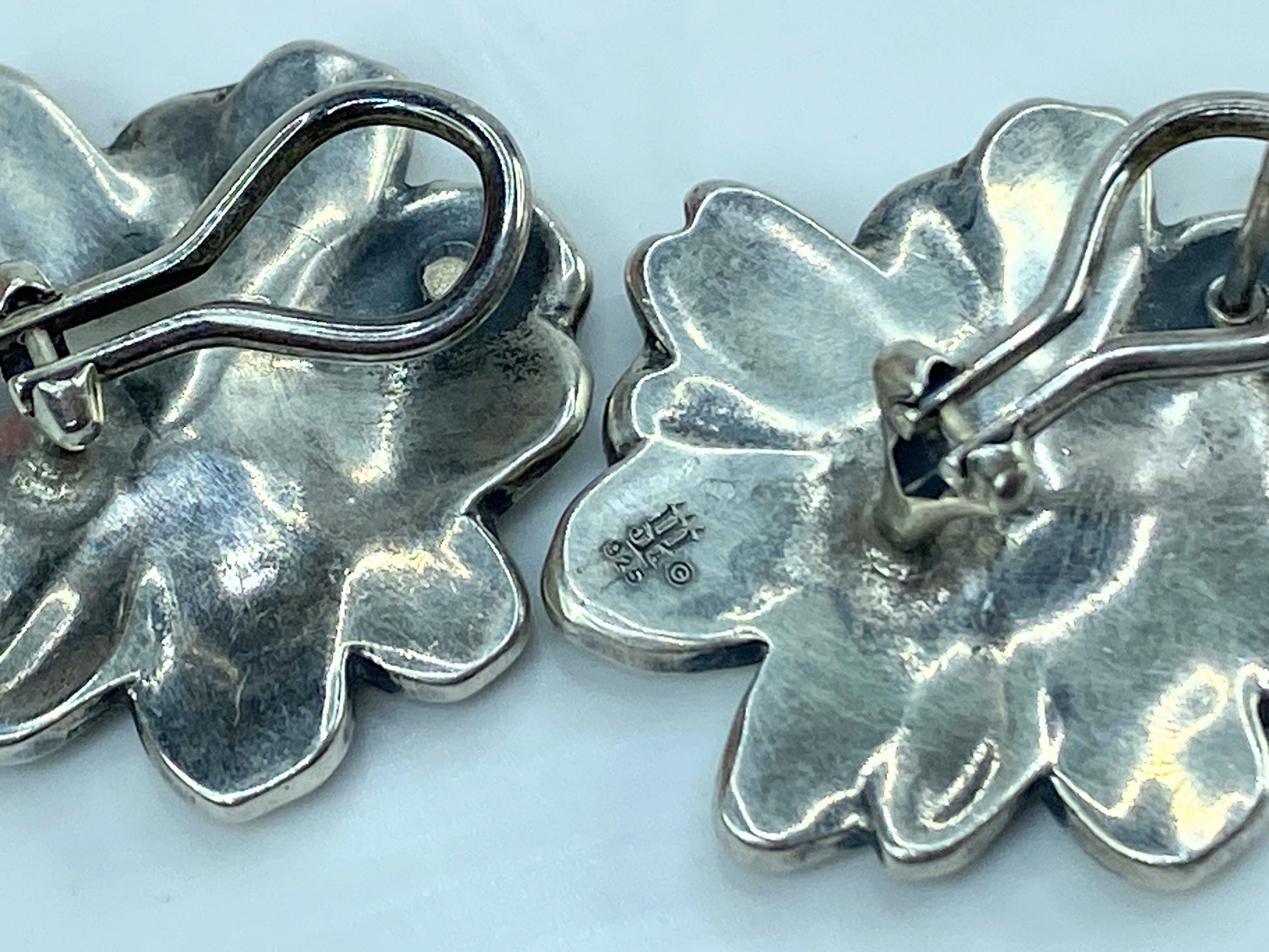 James Avery Retired Flower Earrings Post Omega Backs Classic Subtle Look JR589
