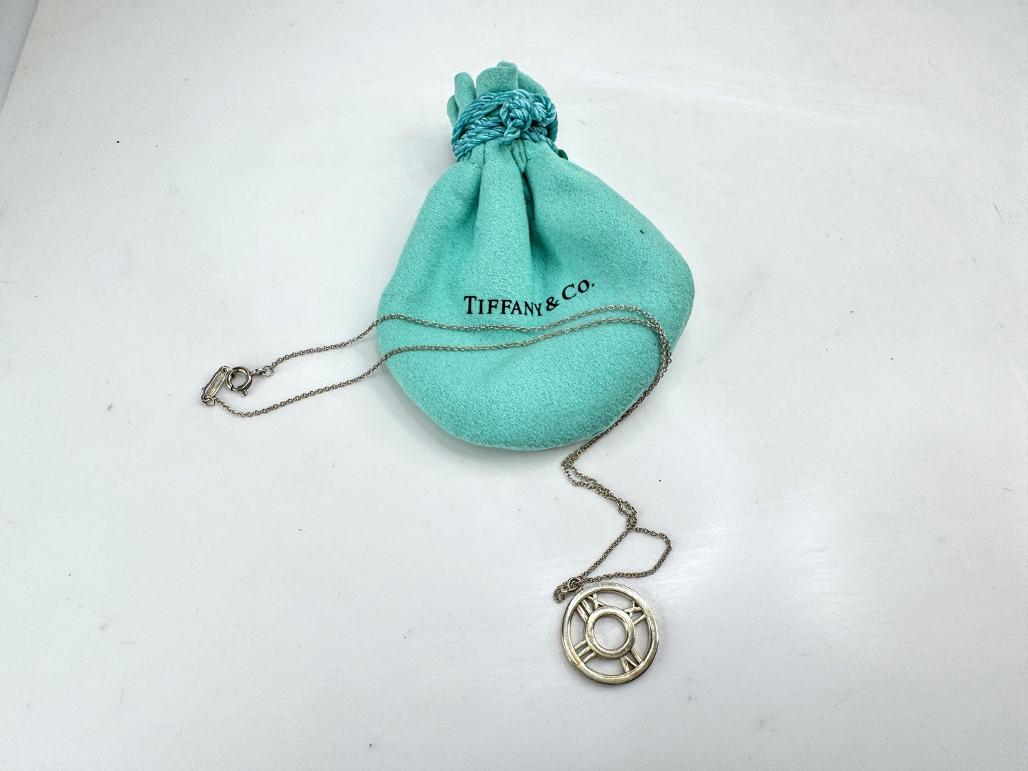 Vintage Tiffany & Co. Atlas sterling silver round circle pendant necklace JR1910