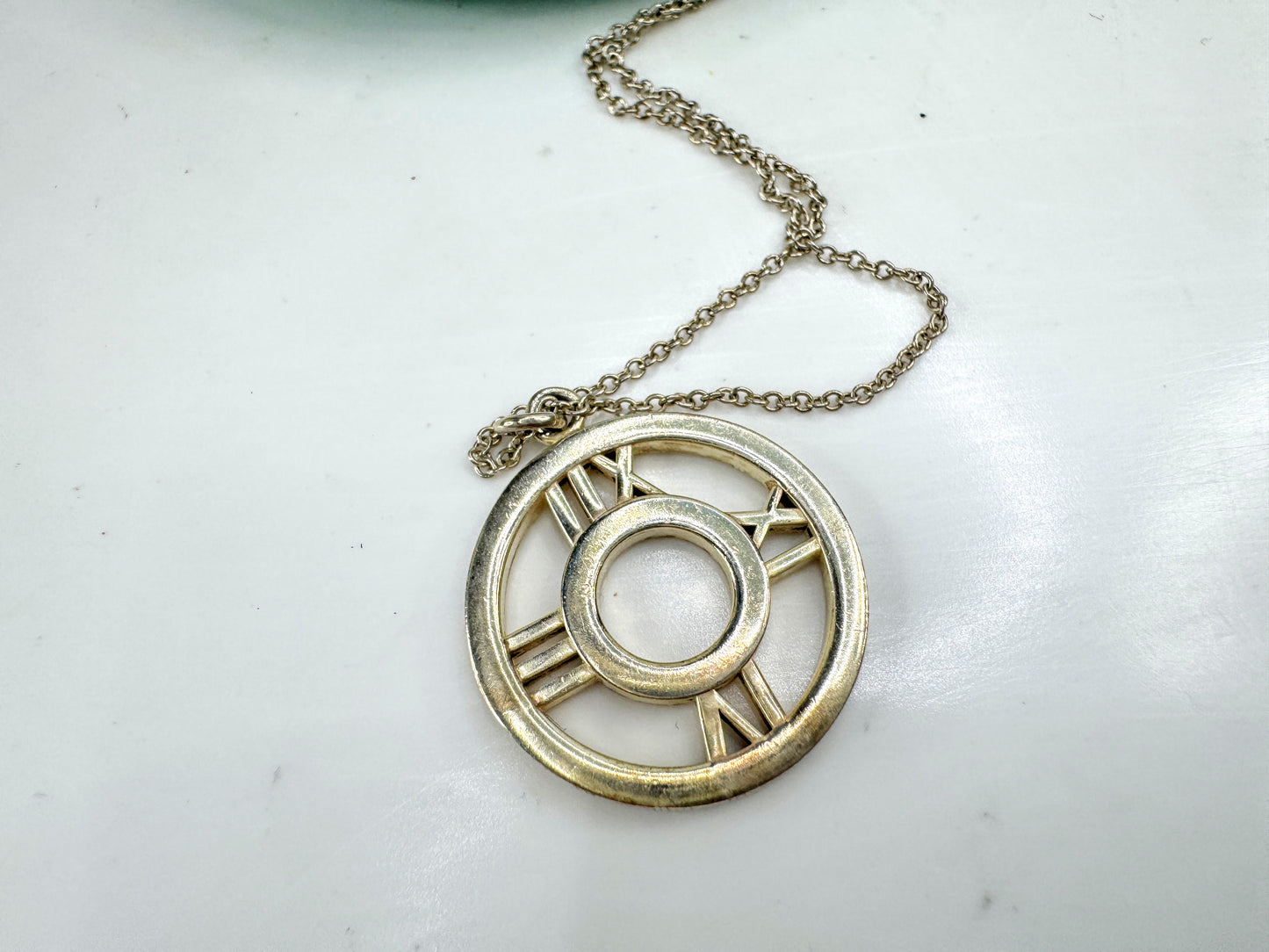 Vintage Tiffany & Co. Atlas sterling silver round circle pendant necklace JR1910