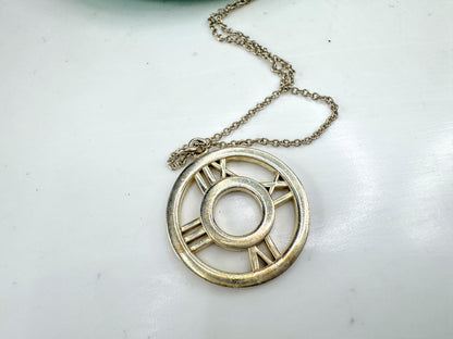 Vintage Tiffany & Co. Atlas sterling silver round circle pendant necklace JR1910