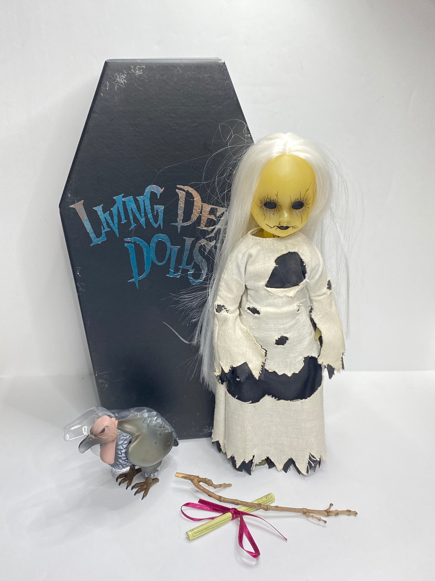 Living Dead Dolls Gothic Girl Figure w Coffin Box Complete Set Accessories XN67
