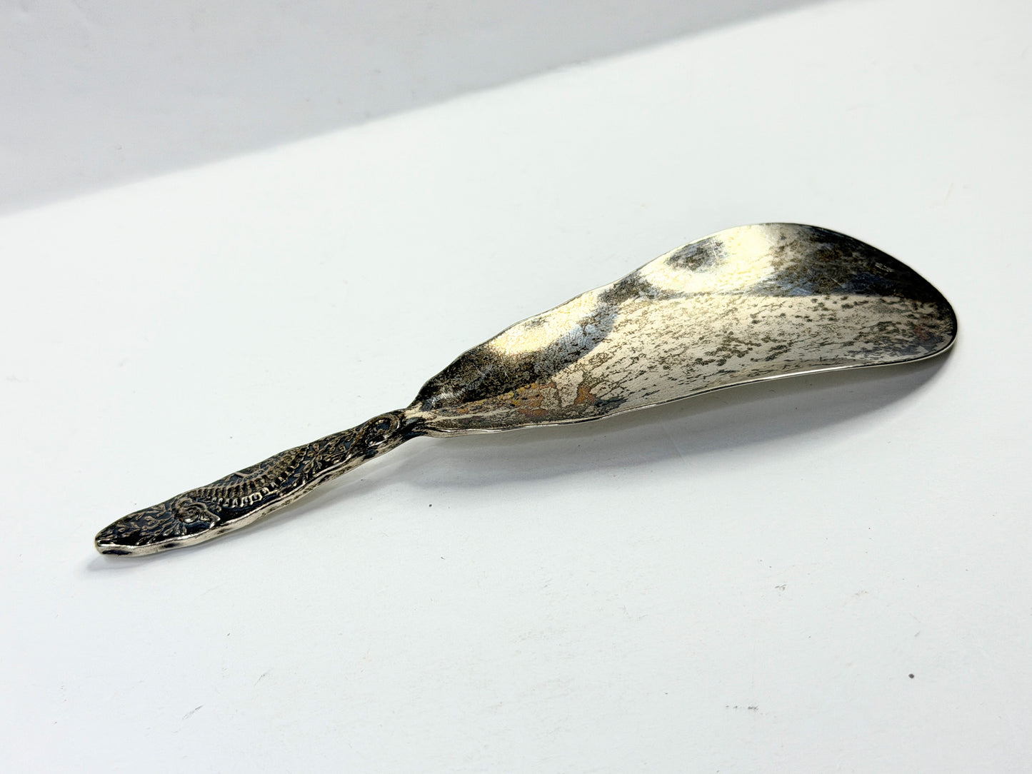 Antique Sterling Silver Seahorse Embossed Handle Shoehorn 29.7g 5.5" SS456