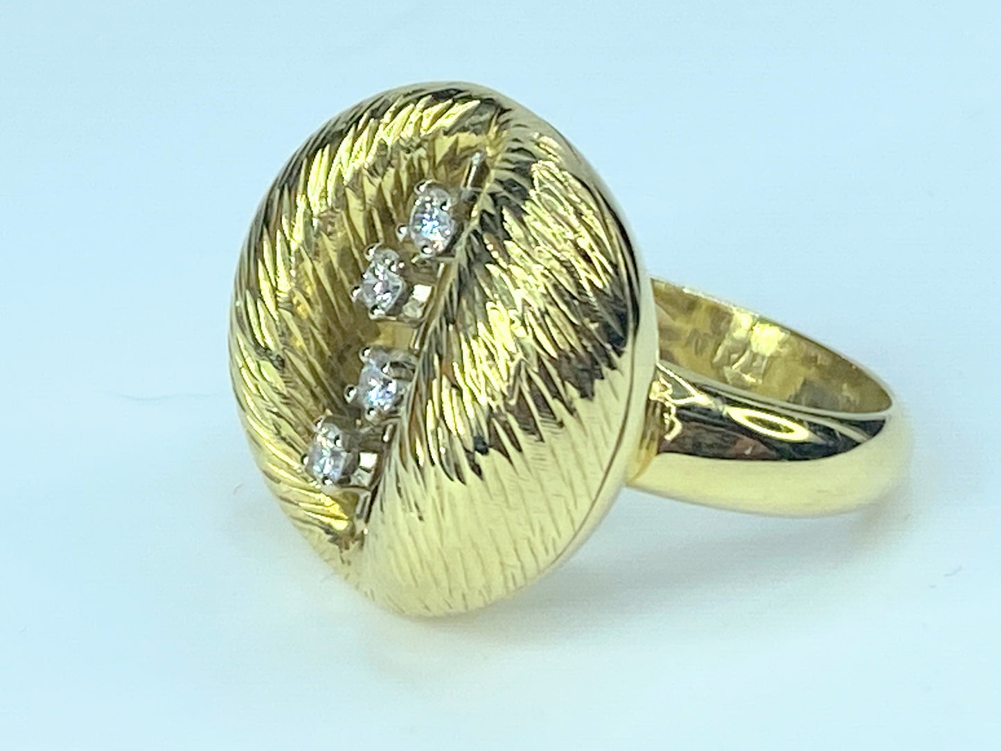 Modernist Italian 18kt gold & Diamond ring s8.25 9.2gm