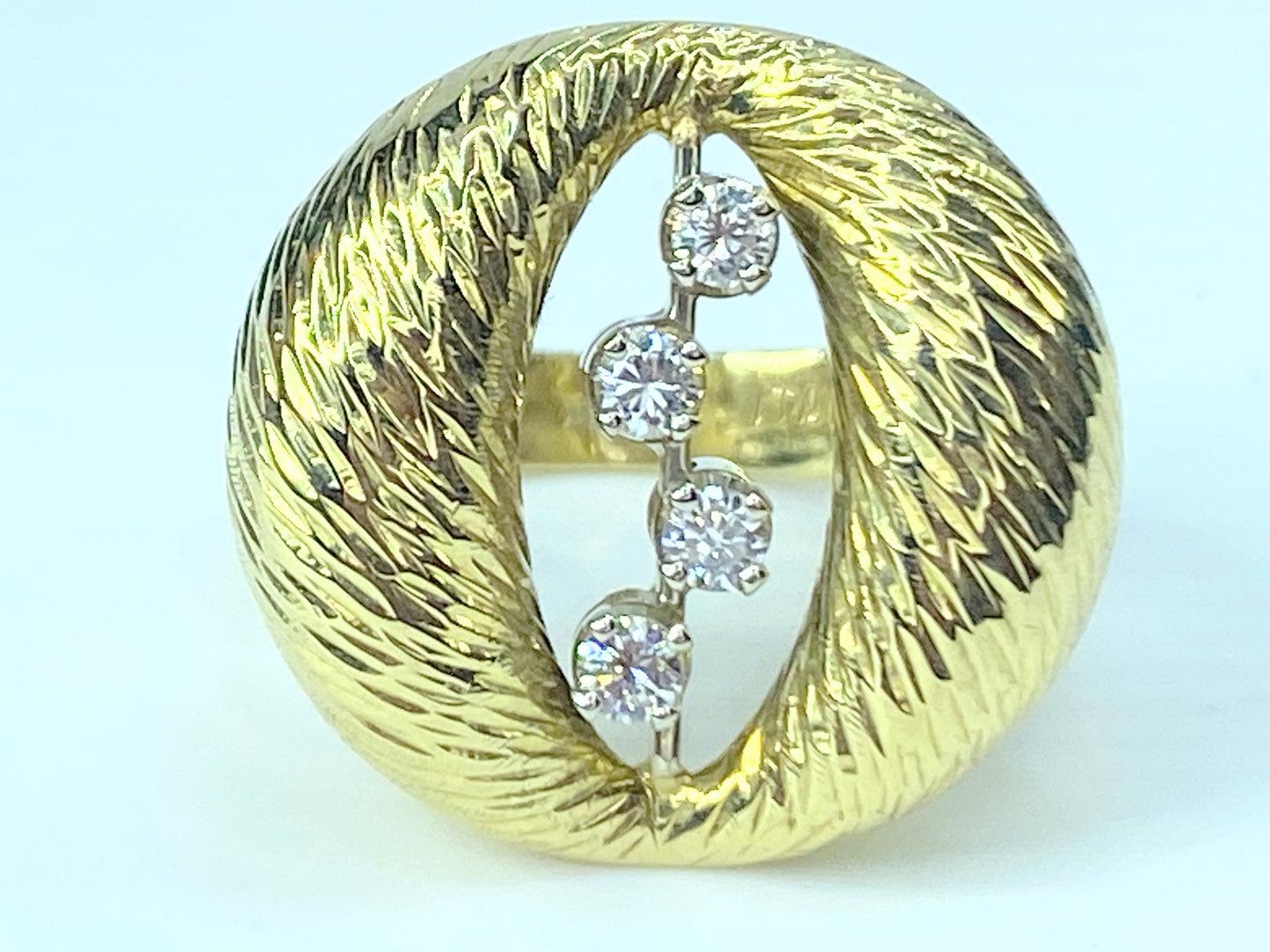 Modernist Italian 18kt gold & Diamond ring s8.25 9.2gm