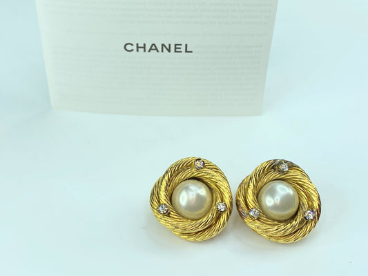 Genuine Chanel Mabe Pearl Crystal Coil Knot Clip on Earrings 25mm 34.7g GS273