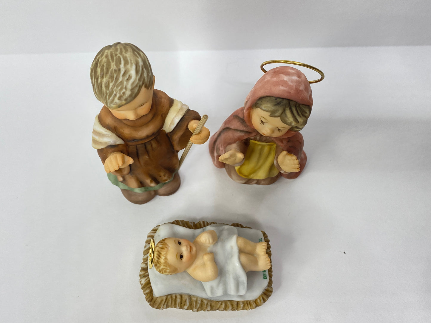 Berta Hummel Holy Family Nativity 3-Piece Figurine Set Porcelain w/box COA A685