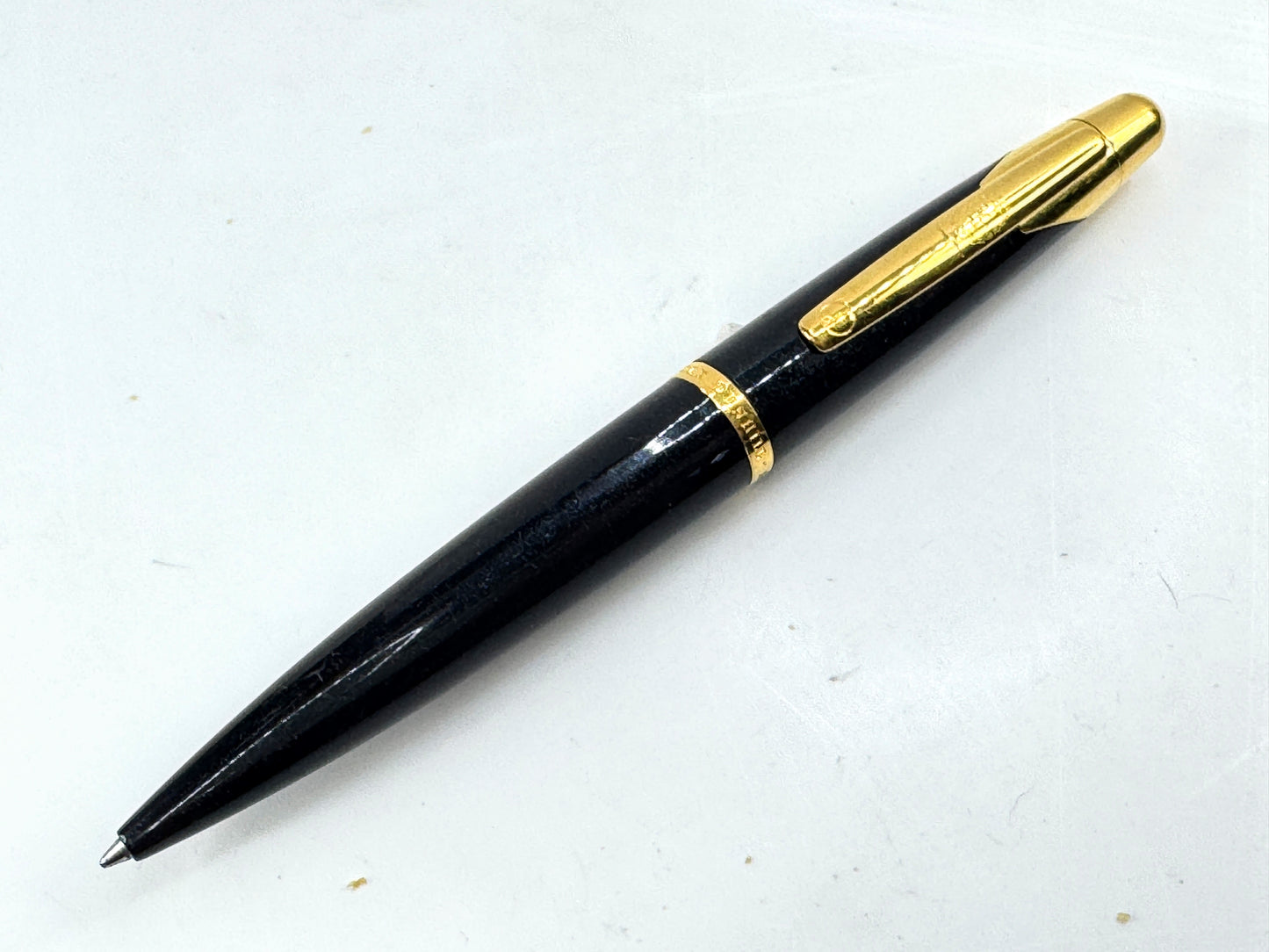 Vintage Alfred Dunhill black lacquer gold plated retractable ballpoint pen SS477
