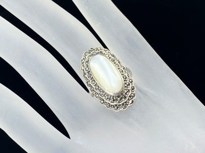 Mother of Pearl & Marcasite Ring Sterling Silver ring s8 8.5g JR8885