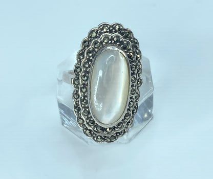 Mother of Pearl & Marcasite Ring Sterling Silver ring s8 8.5g JR8885