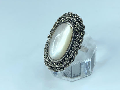 Mother of Pearl & Marcasite Ring Sterling Silver ring s8 8.5g JR8885