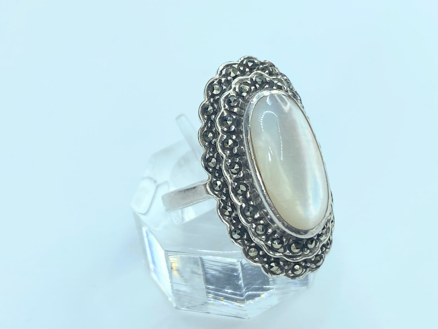 Mother of Pearl & Marcasite Ring Sterling Silver ring s8 8.5g JR8885