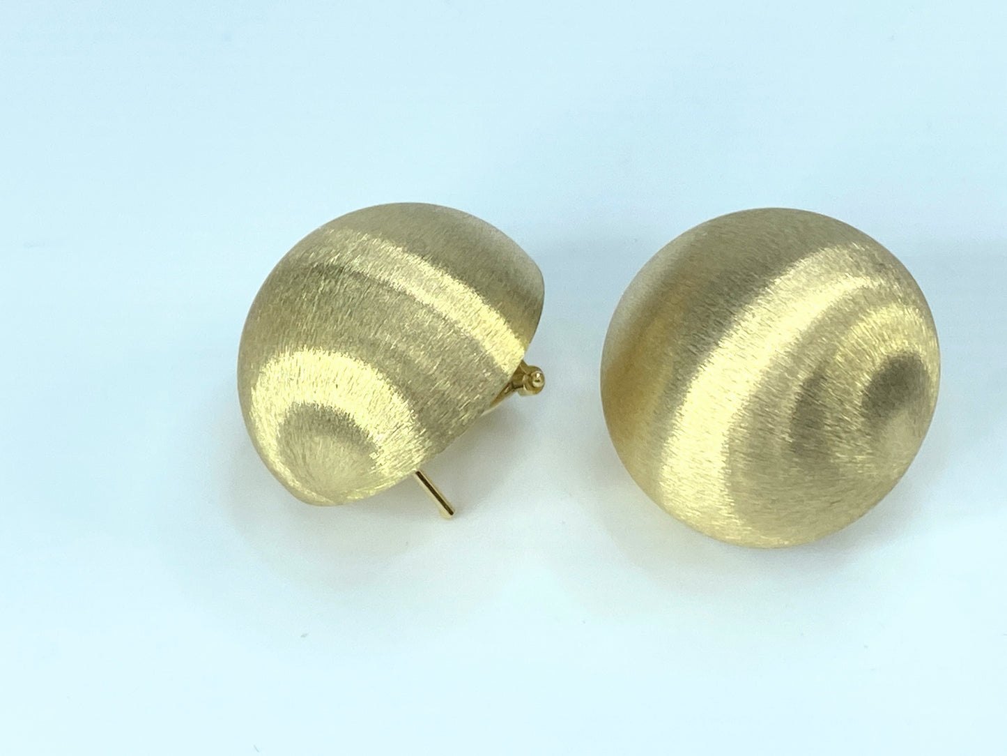 Italy 18K Florentine finish Dome button Omega clip earrings 13.7g JR8889