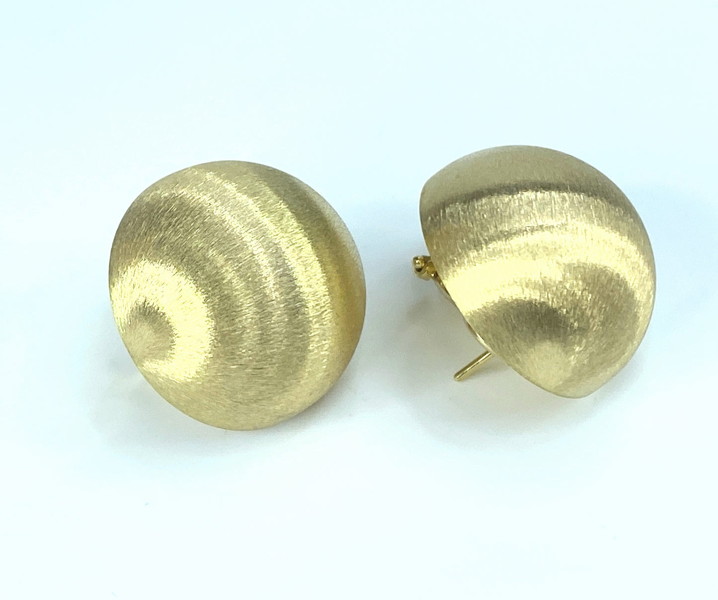 Italy 18K Florentine finish Dome button Omega clip earrings 13.7g JR8889