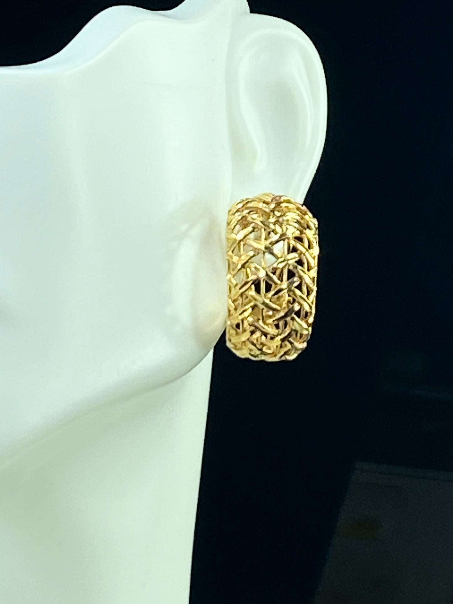 Basket Weave Half-Hoop Earrings in 18K gold 7/8" 7.5g JR8891