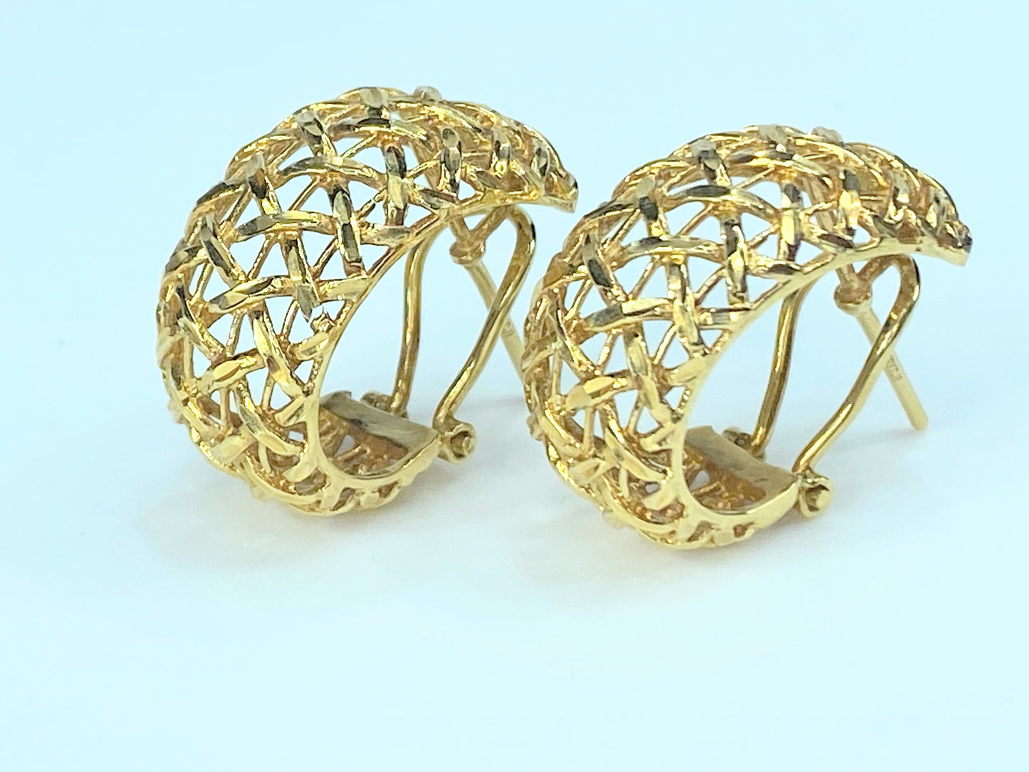 Basket Weave Half-Hoop Earrings in 18K gold 7/8" 7.5g JR8891