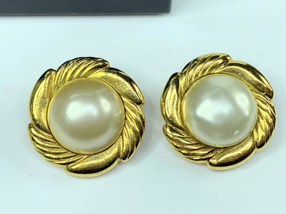 CHANEL Earrings Gold Round White Costume Pearl CC Logo Metal Clip-on GS283