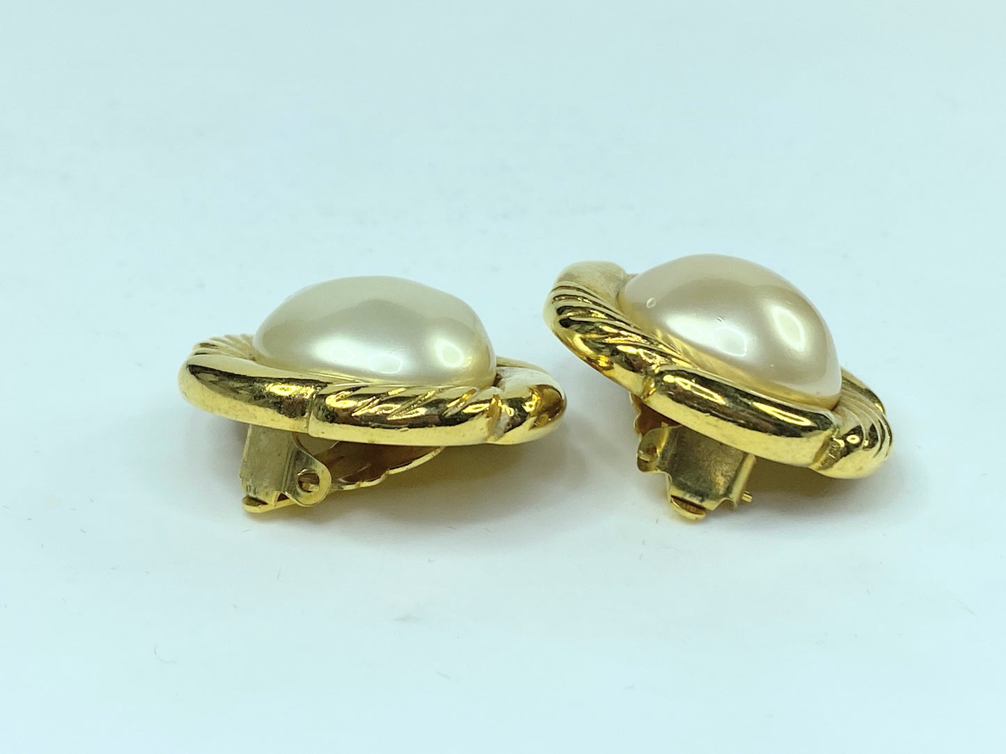 CHANEL Earrings Gold Round White Costume Pearl CC Logo Metal Clip-on GS283