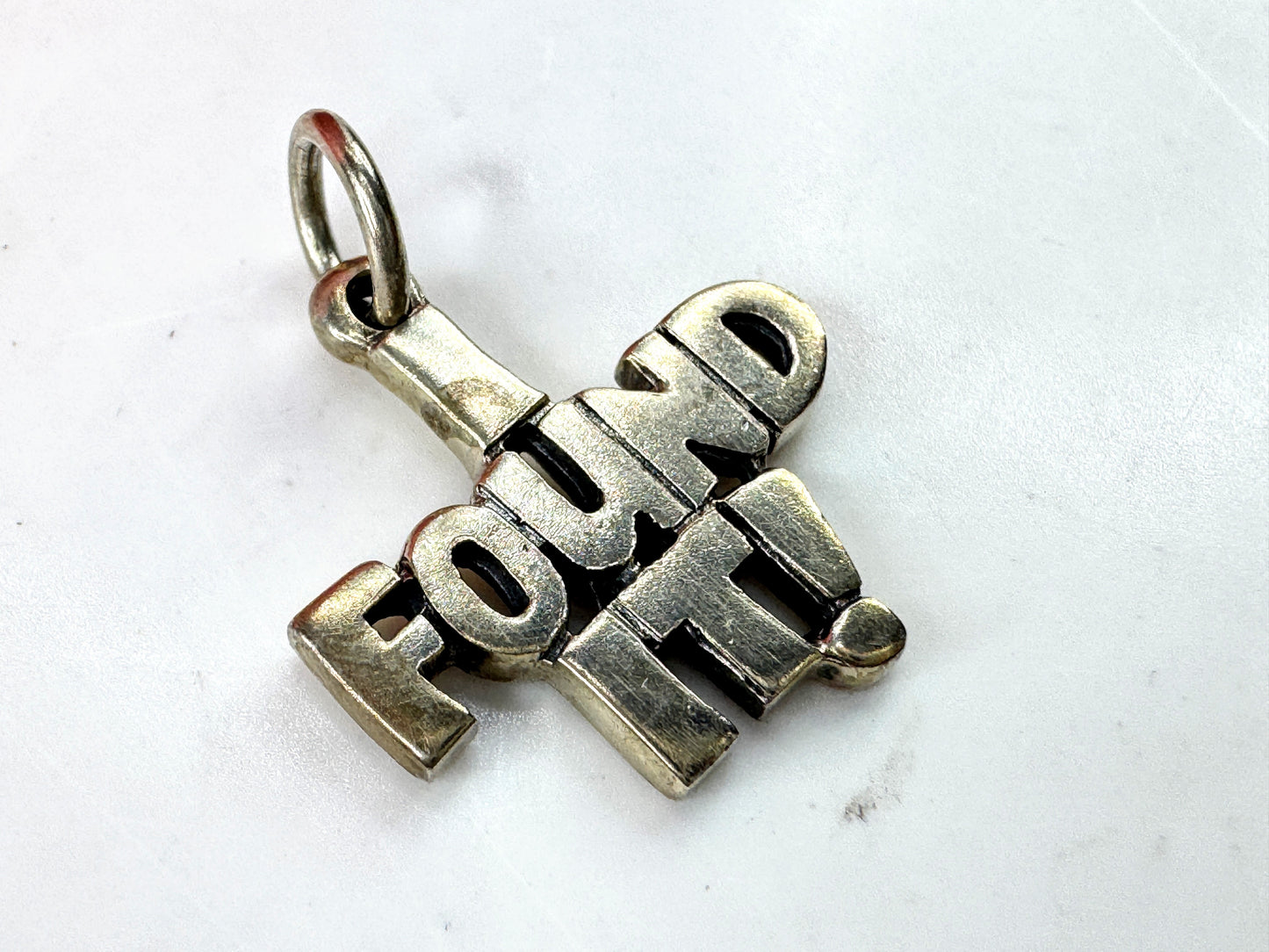 Vintage James Avery found it sterling silver charm pendant with box 18mm JR1933