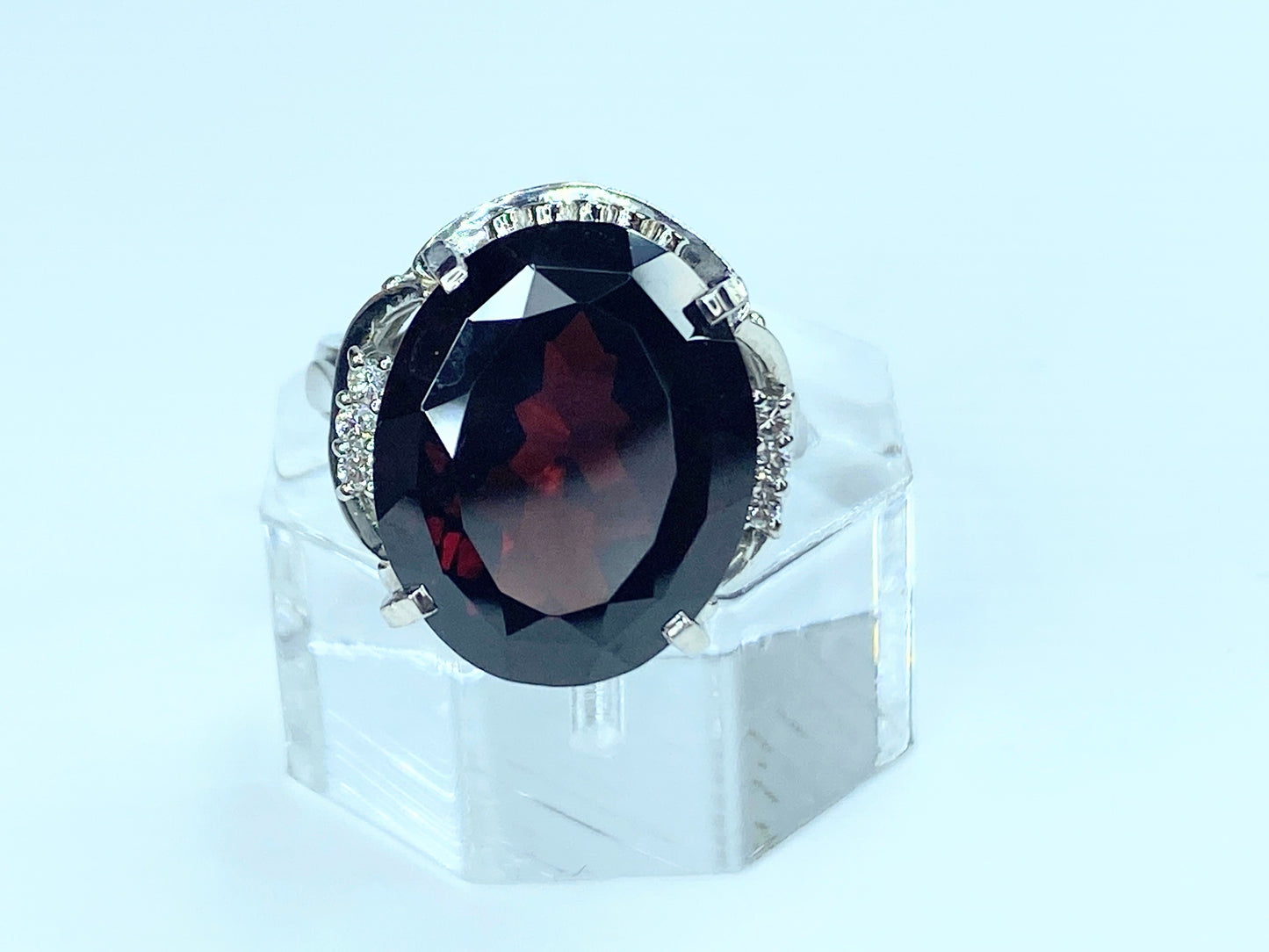 12.02 Garnet Platinum 900 Diamond statement ring 9.6g JR8899