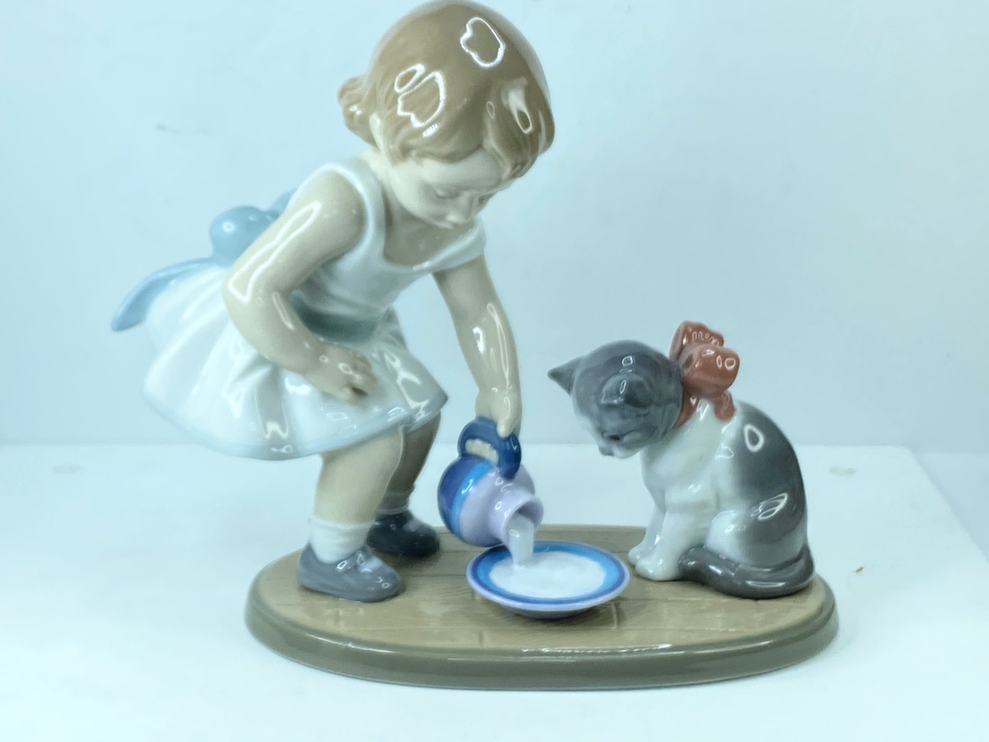Lladro Kitty's Breakfast Time Figurine #8498 mint A300