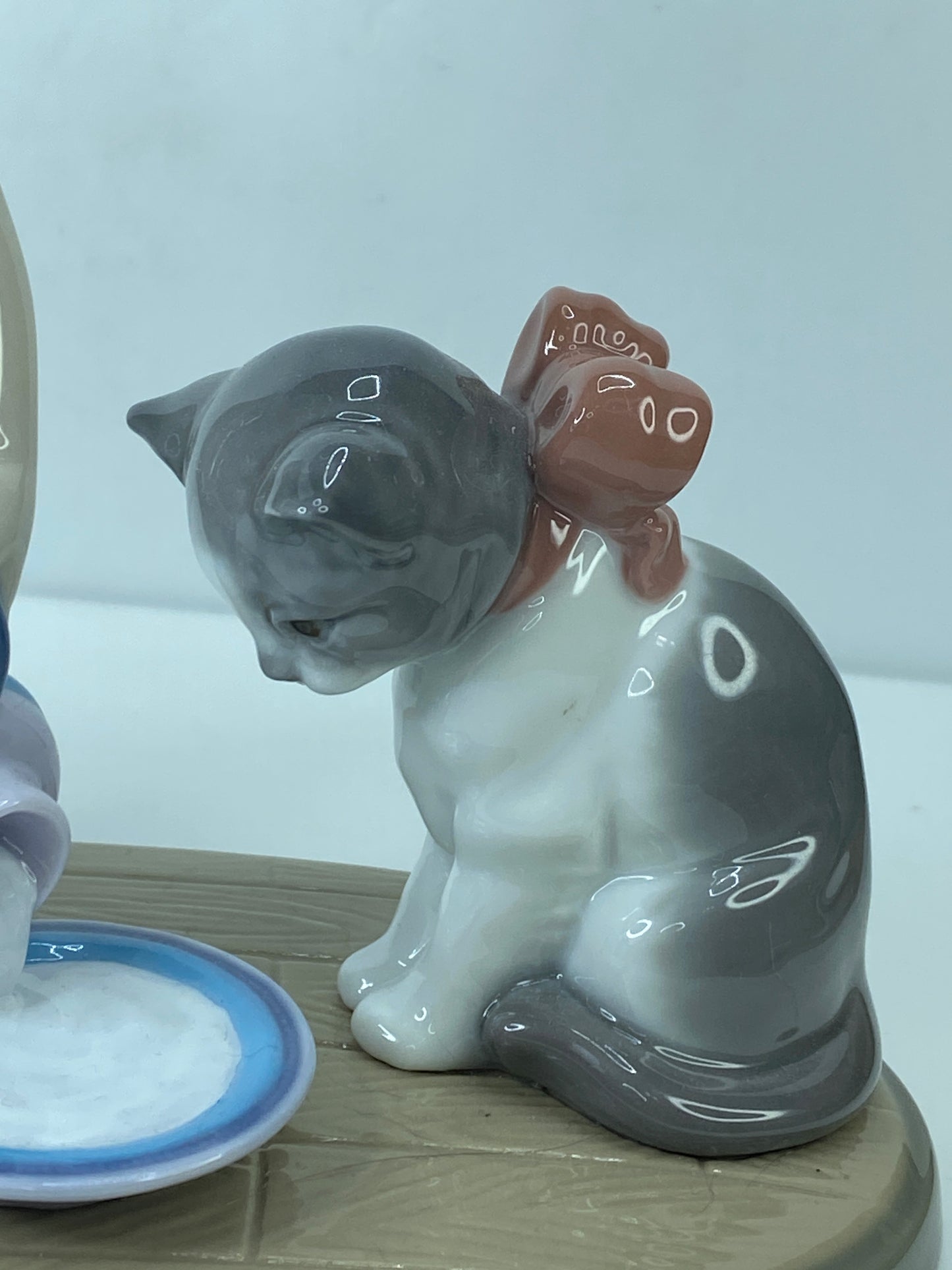 Lladro Kitty's Breakfast Time Figurine #8498 mint A300