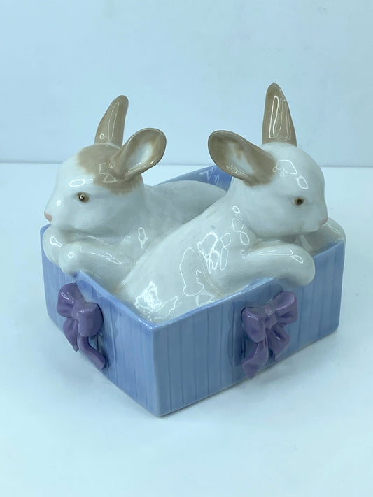 1988 Nao By LLadro Bunny Surprise Figurine A302