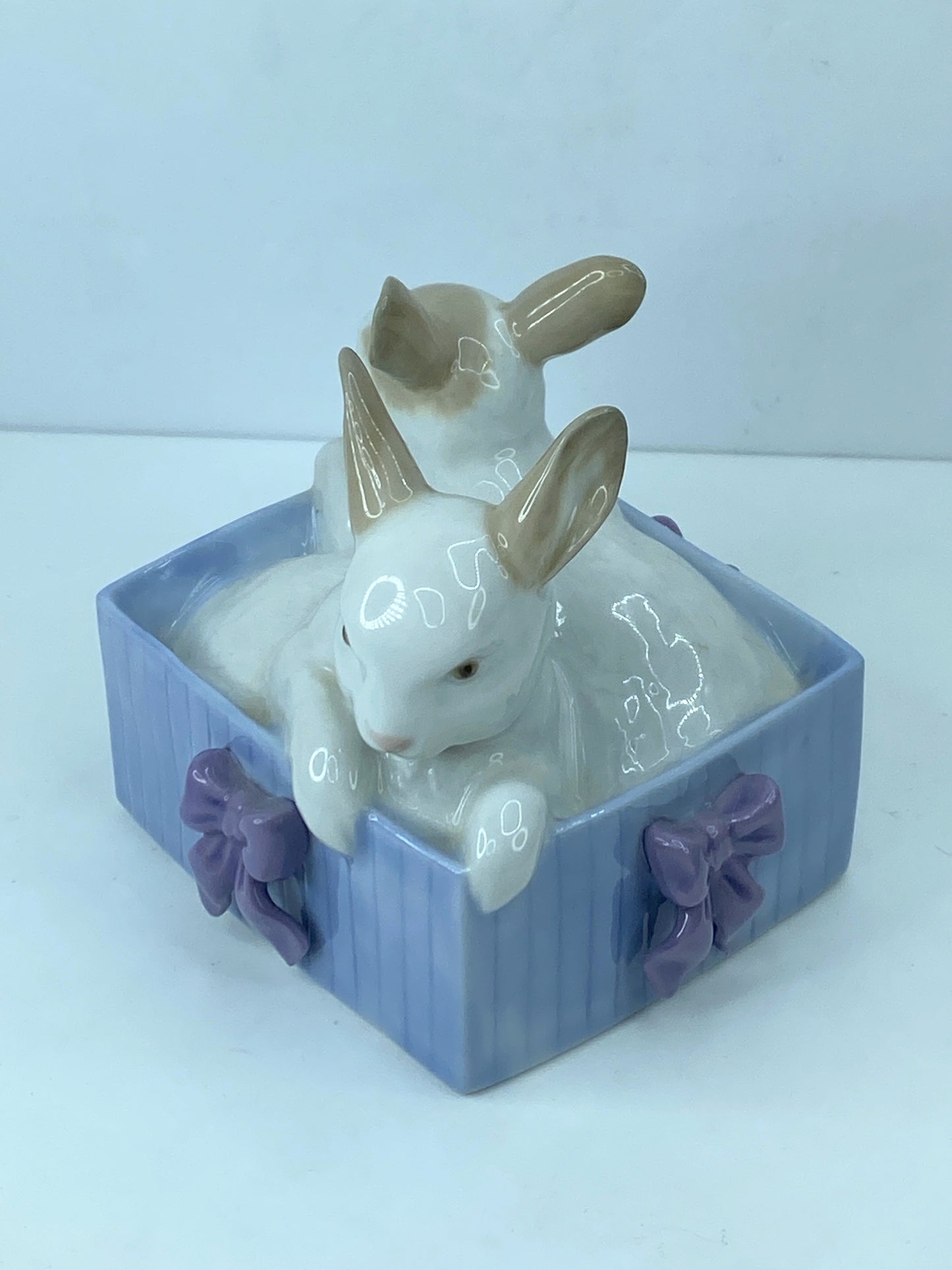 1988 Nao By LLadro Bunny Surprise Figurine A302