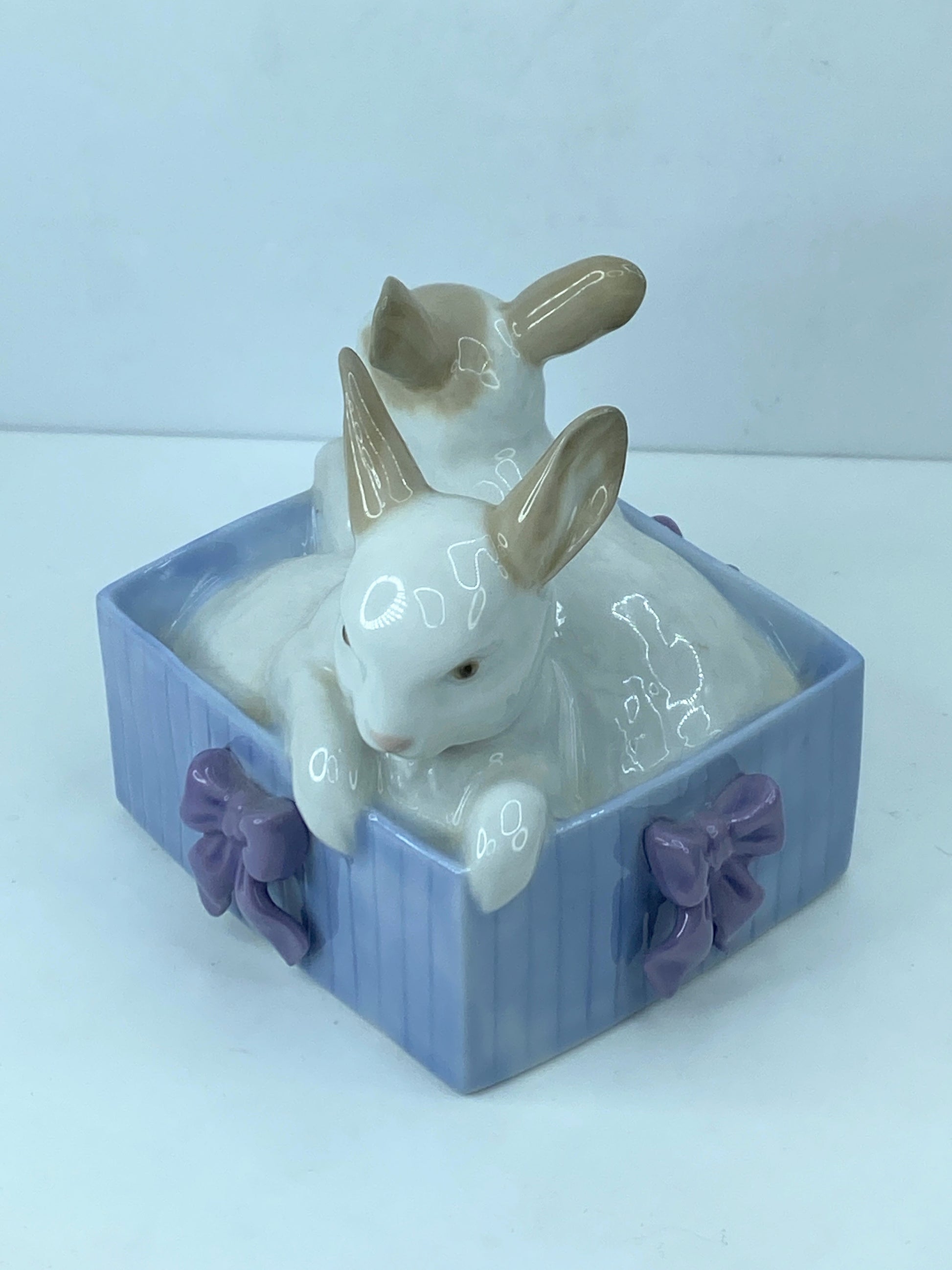 1988 Nao By LLadro Bunny Surprise Figurine A302