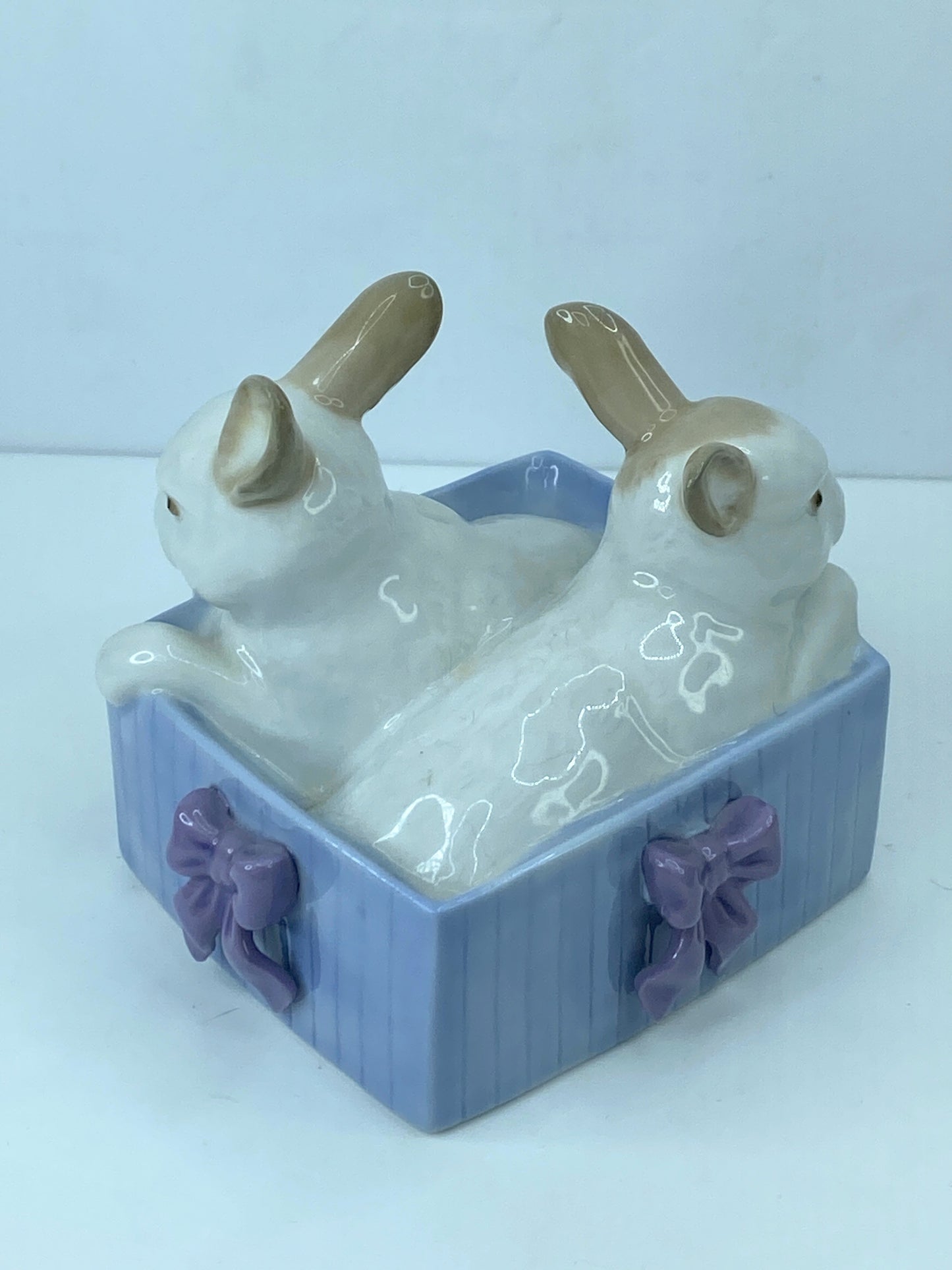 1988 Nao By LLadro Bunny Surprise Figurine A302