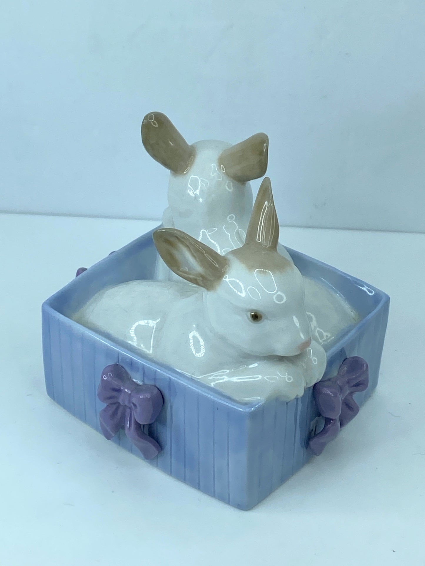 1988 Nao By LLadro Bunny Surprise Figurine A302