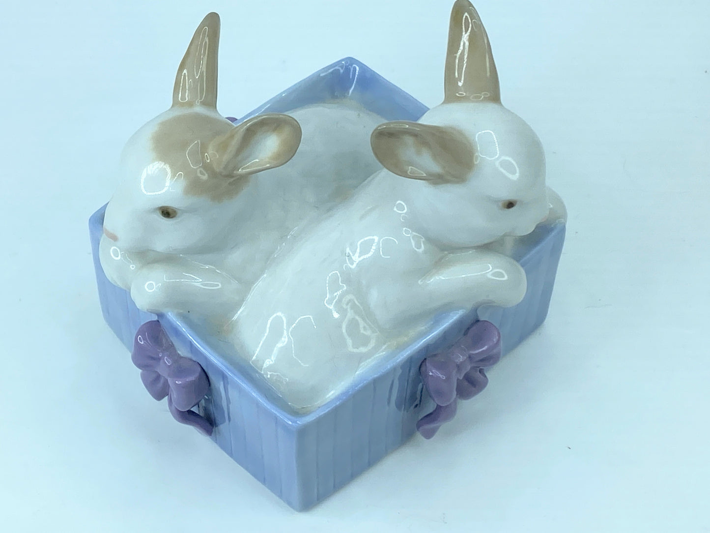 1988 Nao By LLadro Bunny Surprise Figurine A302