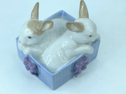 1988 Nao By LLadro Bunny Surprise Figurine A302