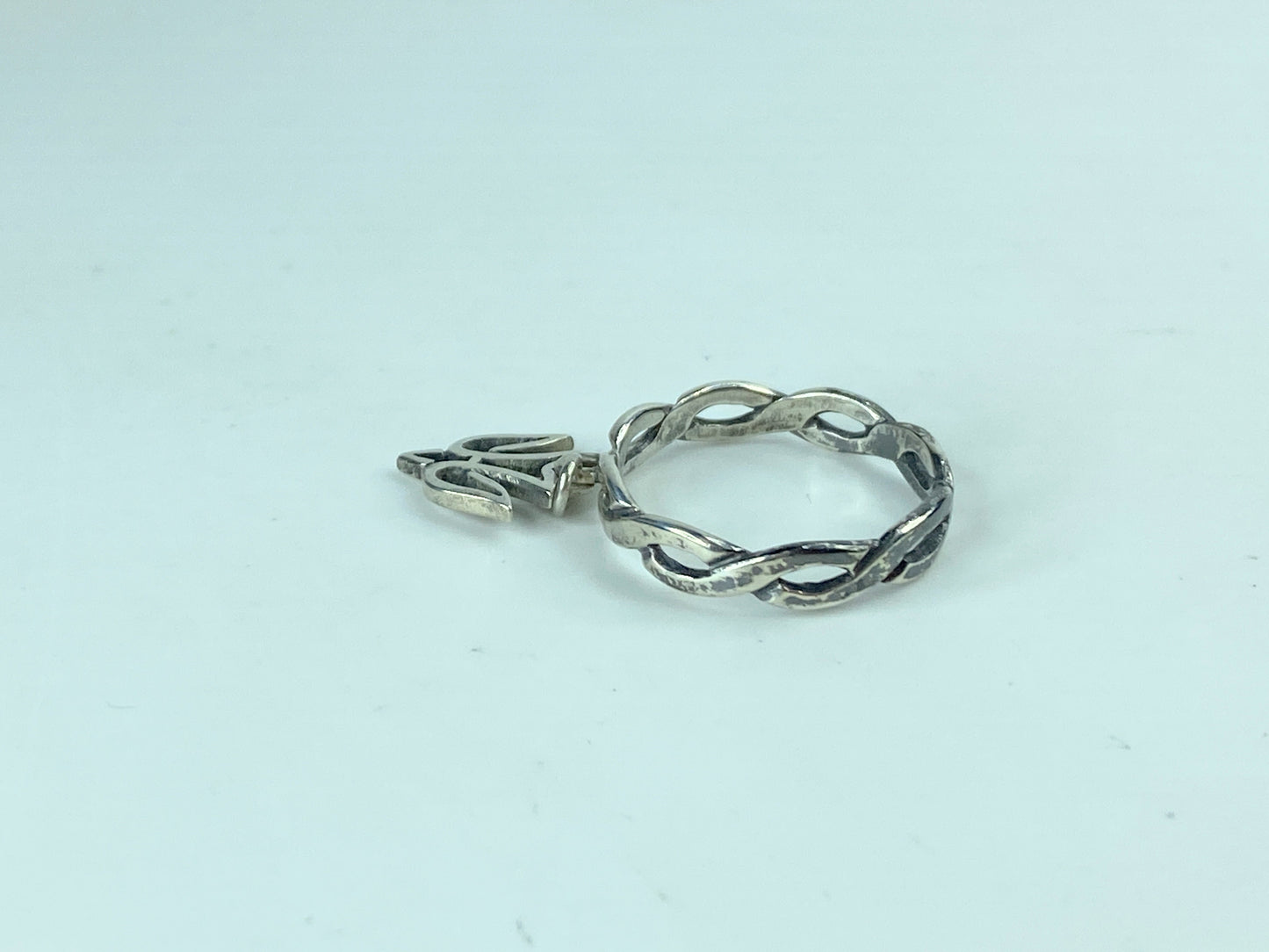 James Avery Retired Wavy twisted ring band tangle Dove charm s8 s.6g JR621