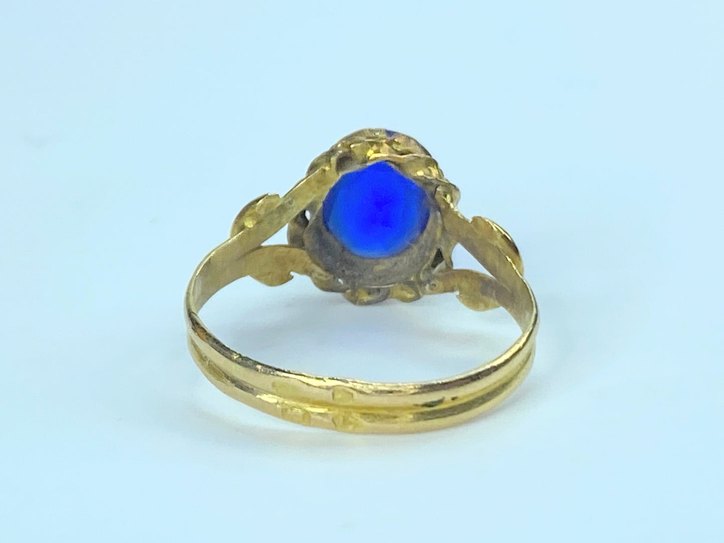 Blue Cabochon Oval Shape stone in 22 Karat Yellow Gold Ring 2.6g JR8912