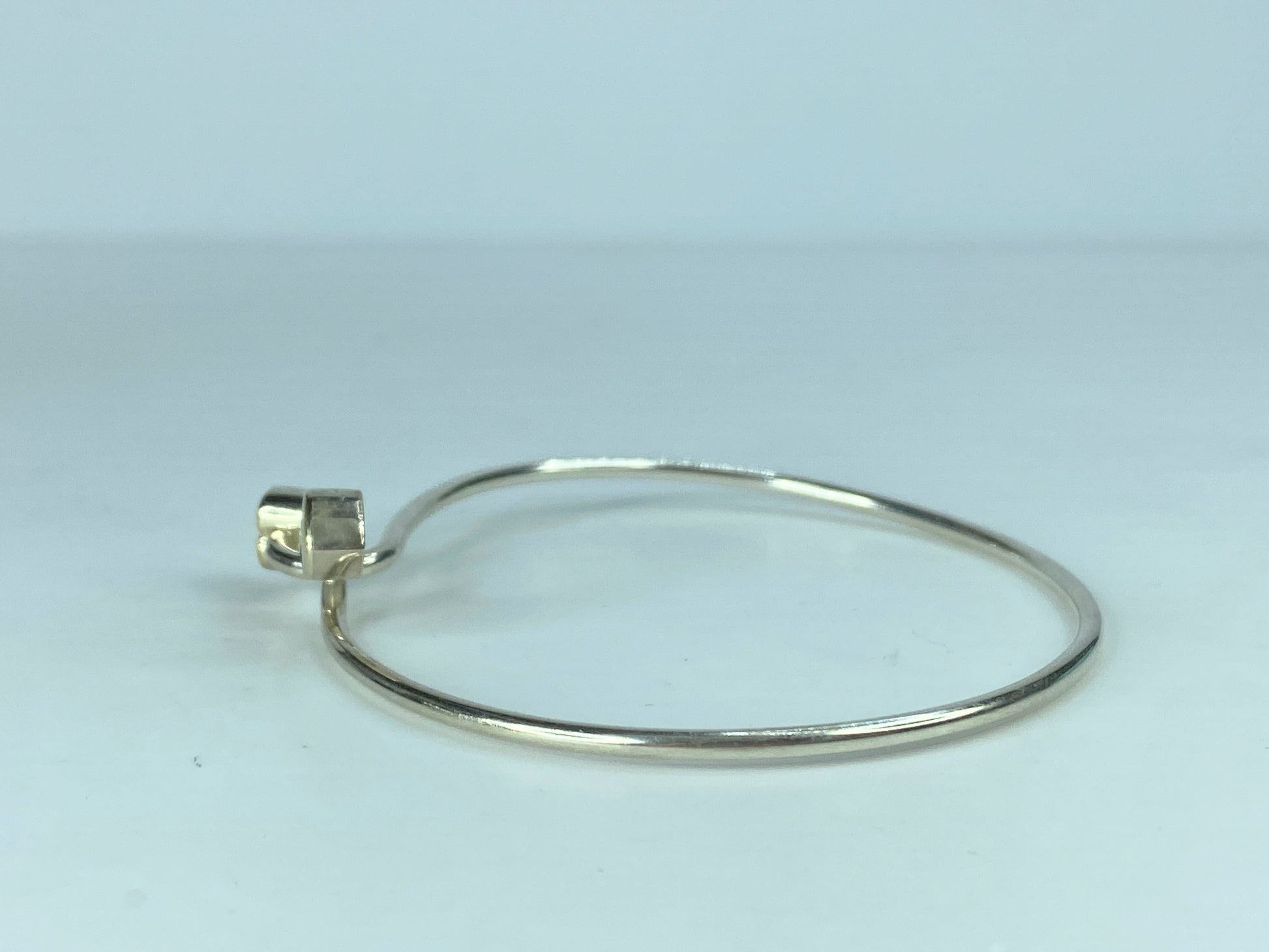 Tiffany 18k Gold and Sterling Silver Hearts Bangle Bracelet 6.5" 8.8g JR628