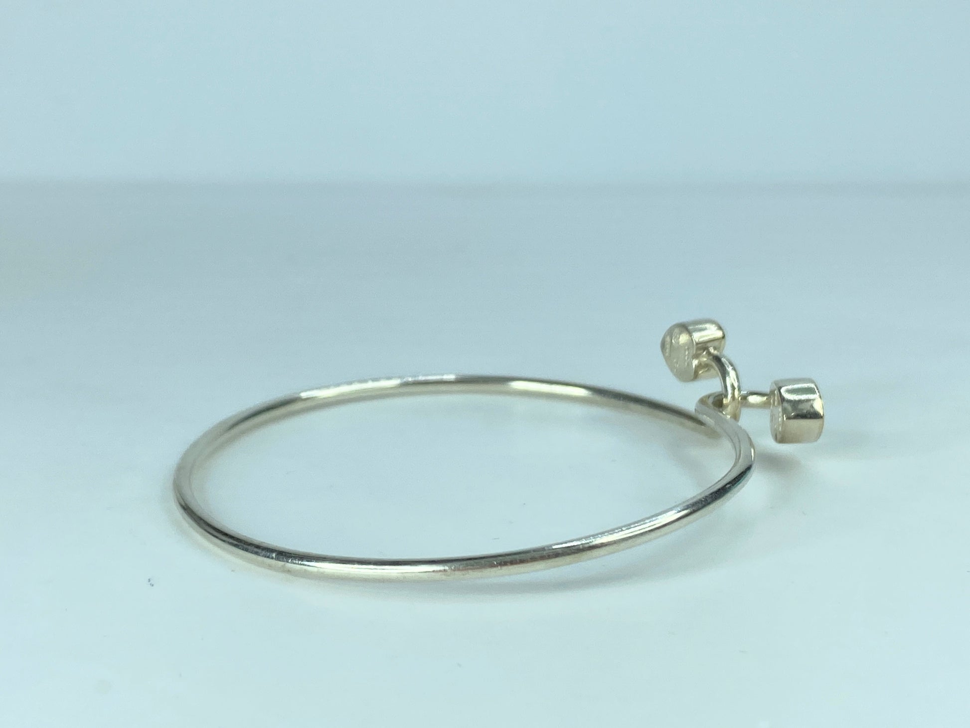 Tiffany 18k Gold and Sterling Silver Hearts Bangle Bracelet 6.5" 8.8g JR628