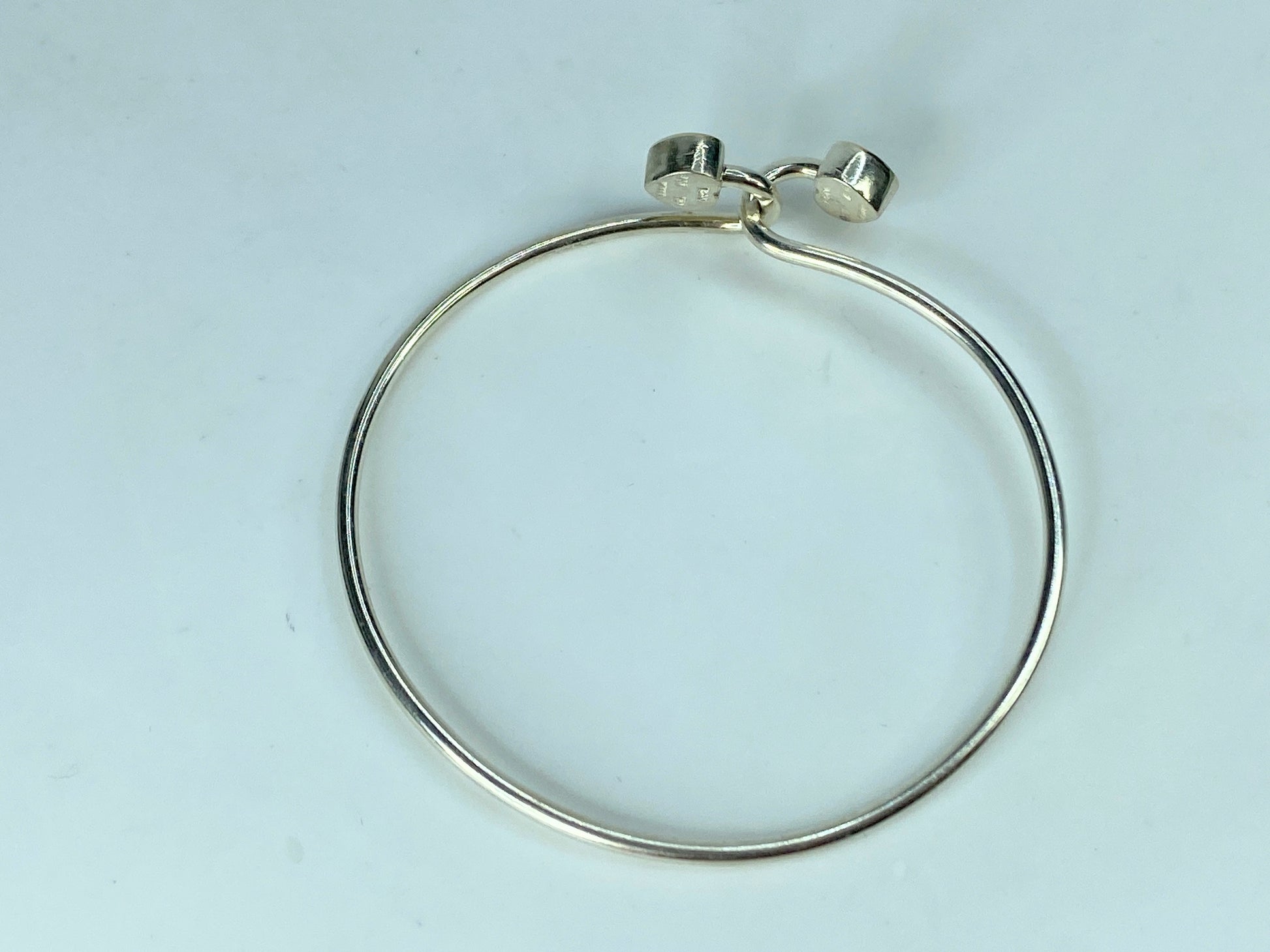 Tiffany 18k Gold and Sterling Silver Hearts Bangle Bracelet 6.5" 8.8g JR628