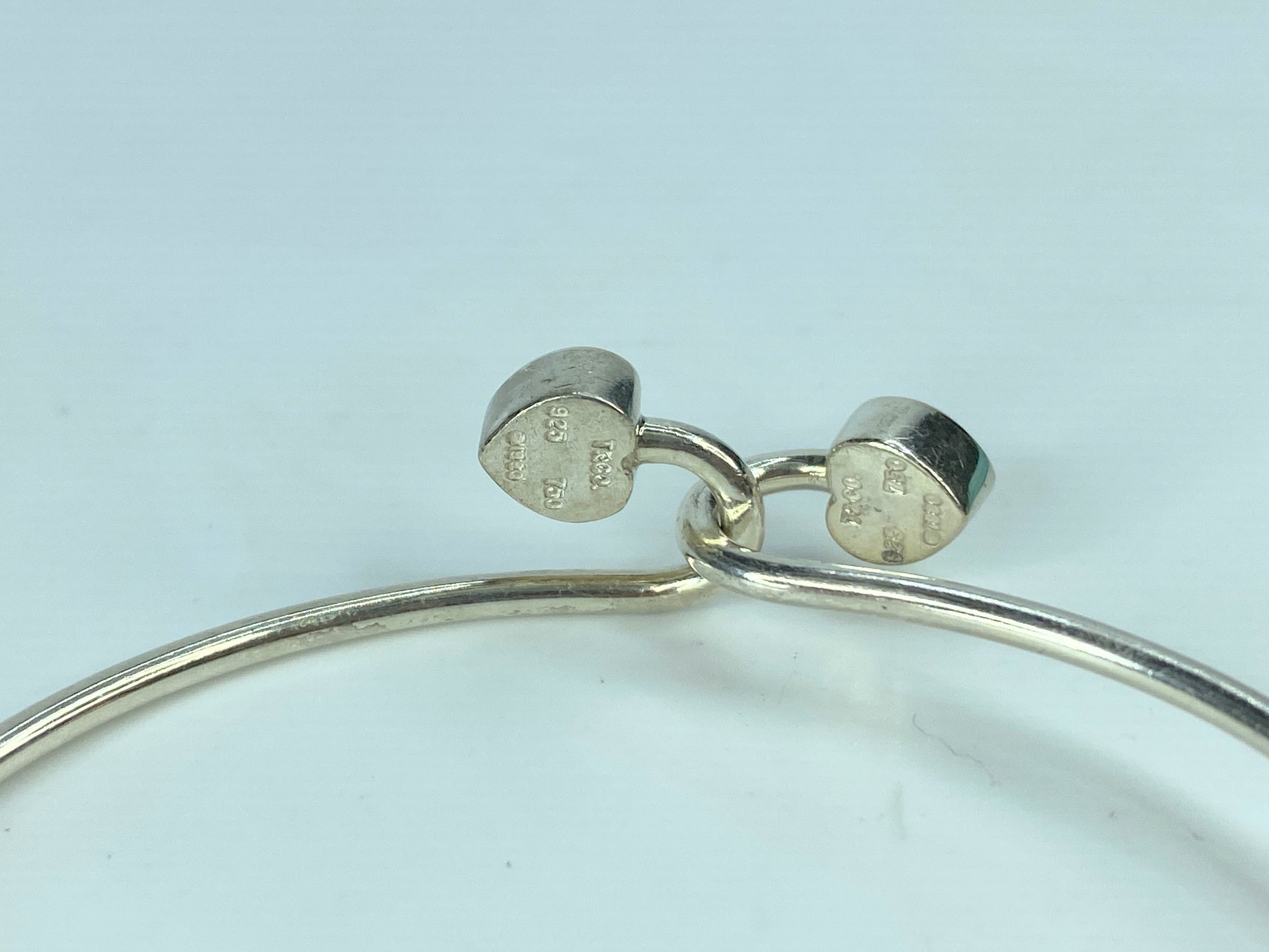 Tiffany 18k Gold and Sterling Silver Hearts Bangle Bracelet 6.5" 8.8g JR628