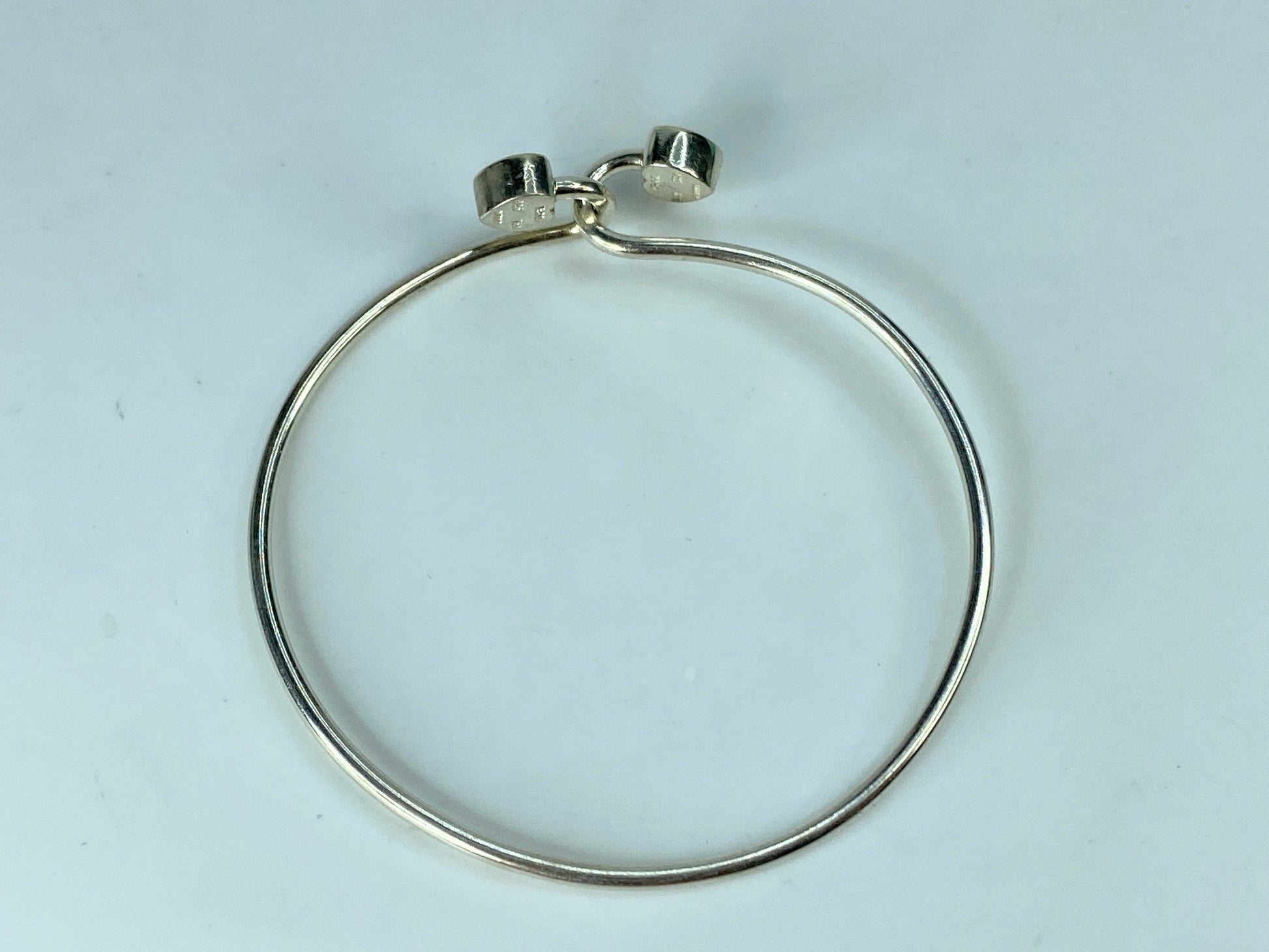 Tiffany 18k Gold and Sterling Silver Hearts Bangle Bracelet 6.5" 8.8g JR628