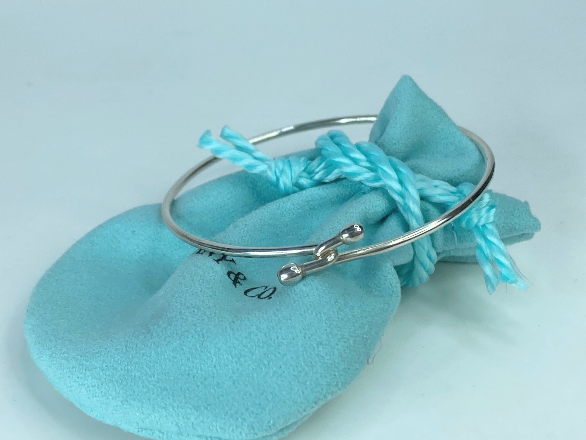 Tiffany & Co. sterling 925 Double Hook Bracelet Silvery Metallic 6.75" JR630