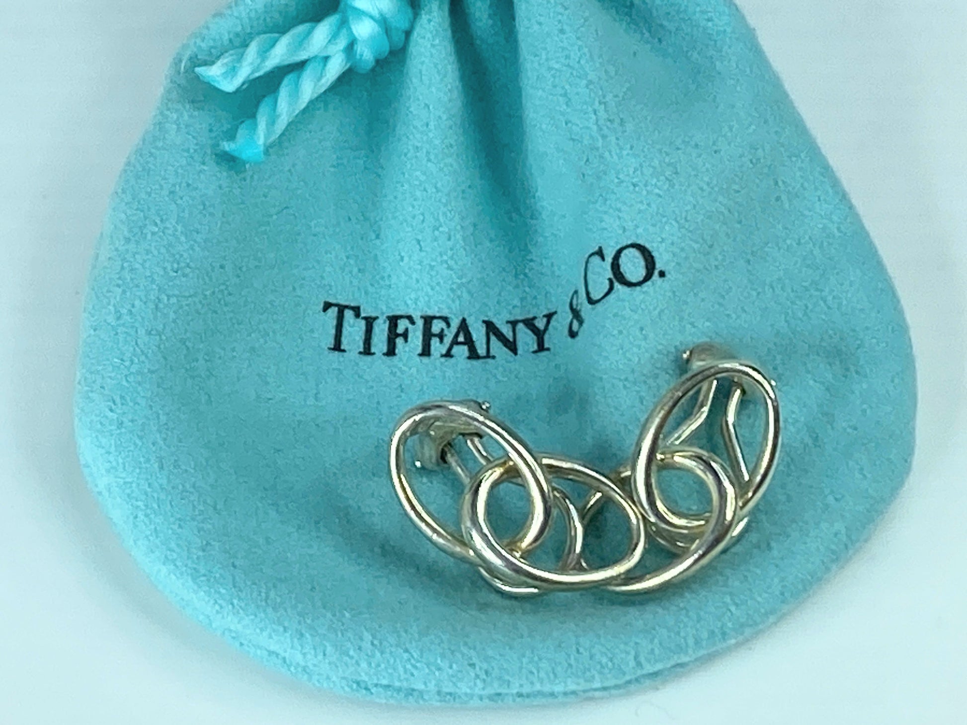 Tiffany & Co. Elsa Peretti lined Loop Earrings sterling Silver hardware JR641
