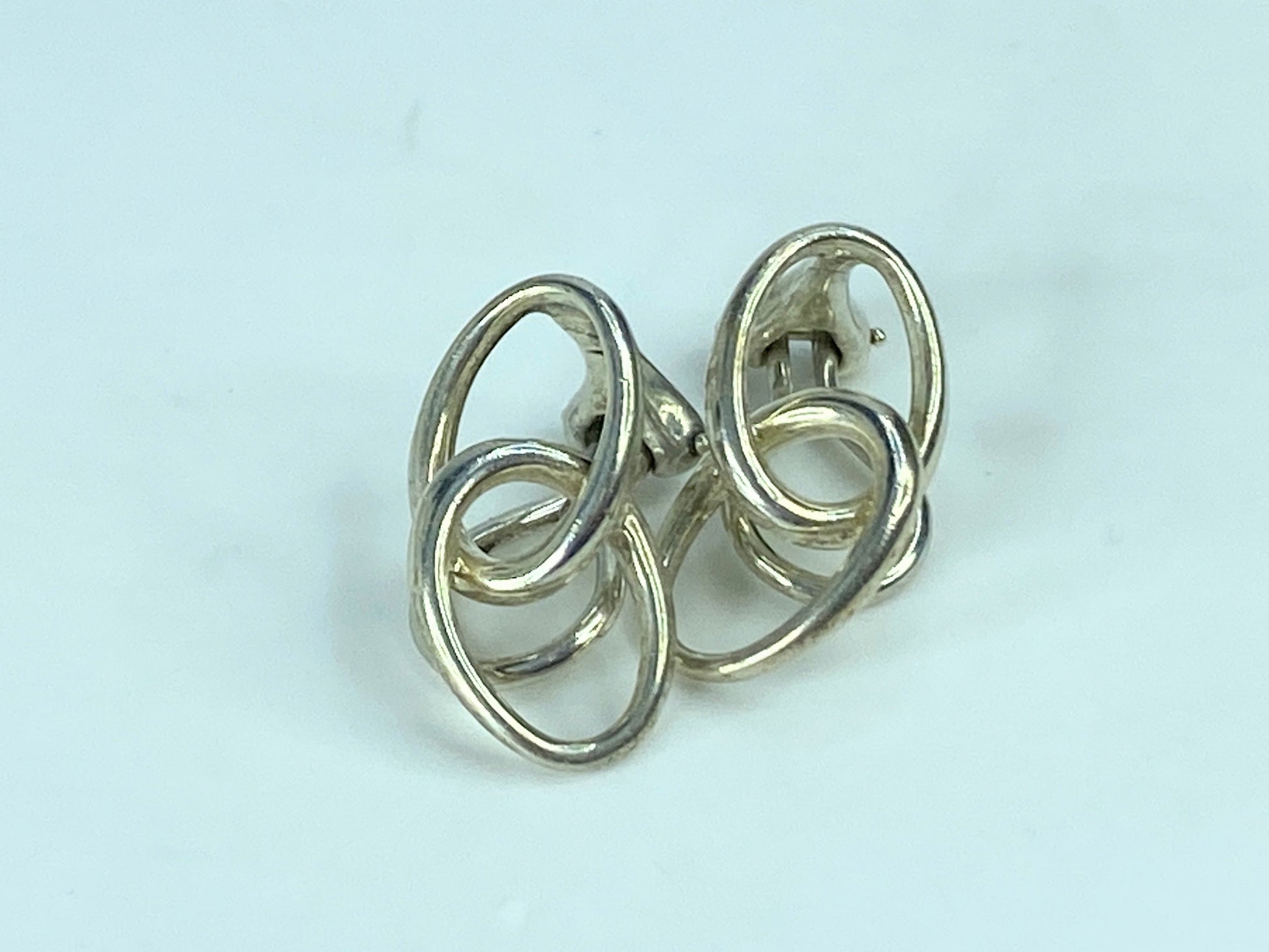Tiffany & Co. Elsa Peretti lined Loop Earrings sterling Silver hardware JR641