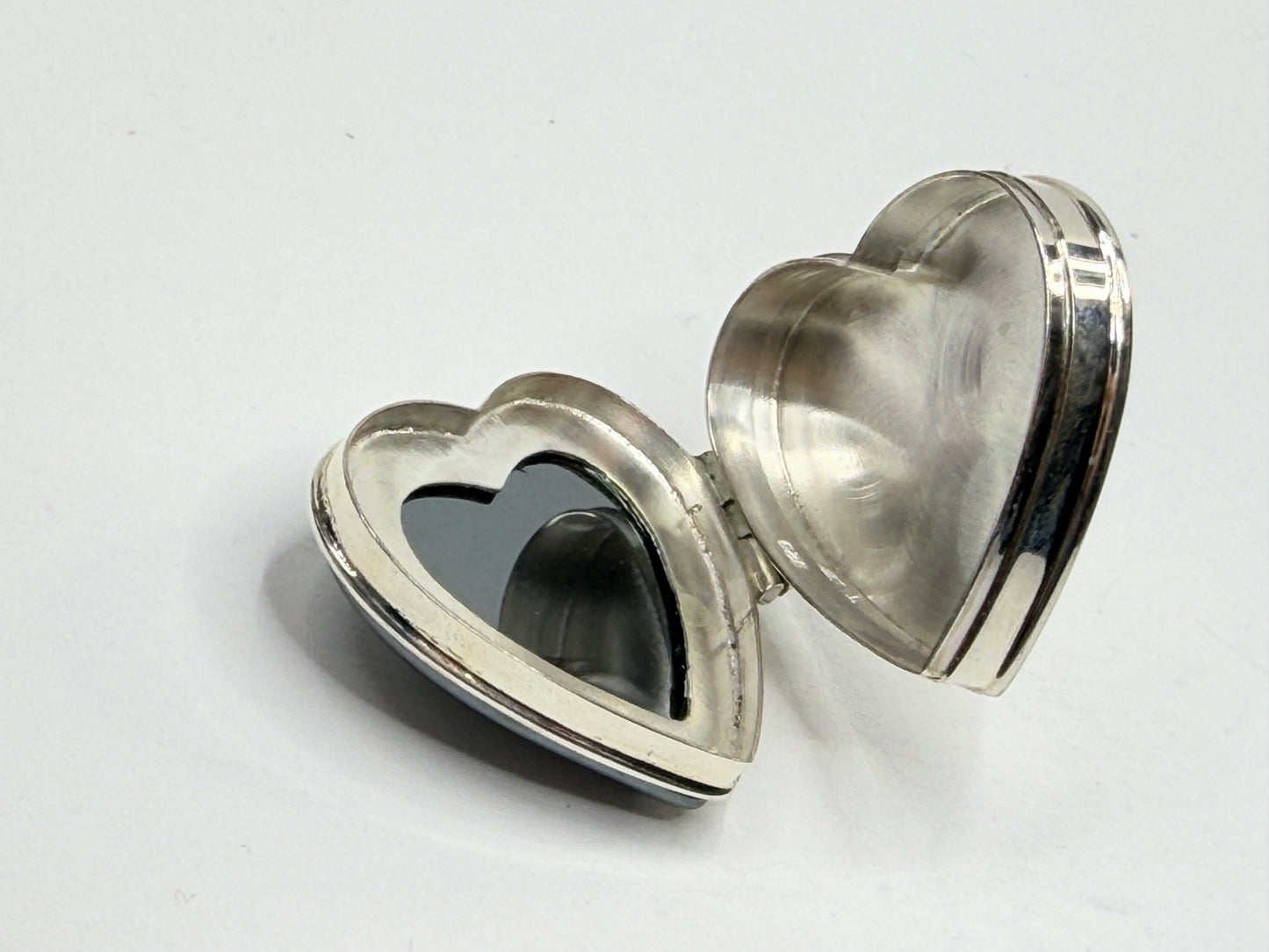 Sterling Silver Hematite Heart Shaped Hinged Trinket pill Box 26.8g SS183