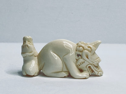 Vintage Miniature Guardian Motif Netsuke, Hand Carved & Signed, 1950–60s A671